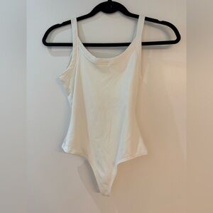 Girlfriend Collective White Scoop Bodysuit XS Built-In Bra Thong